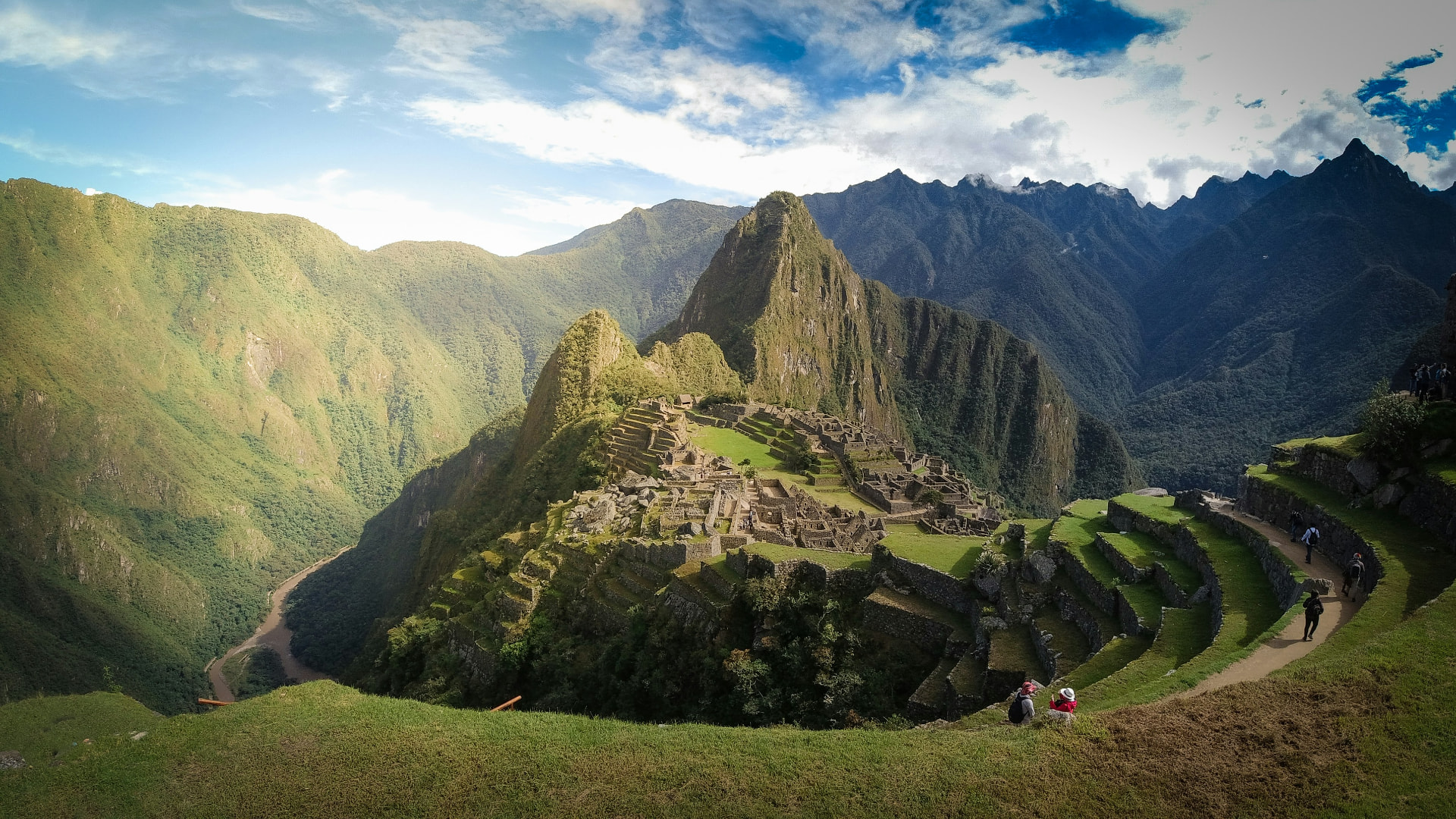 Machu Picchu in het groene Andesgebergte, Peru