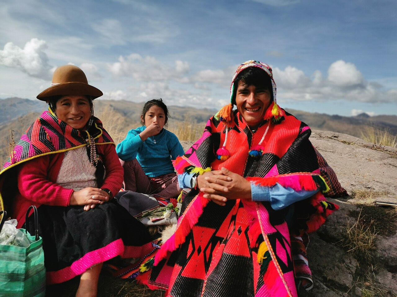 Peruaans Paqo-paar – Pampamesayoq en Altomesayoq